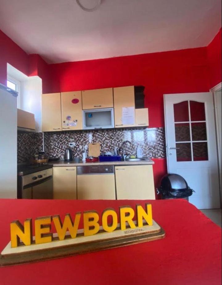 Newborn Center Hostel All Day Free Coffee Πρίστινα Εξωτερικό φωτογραφία